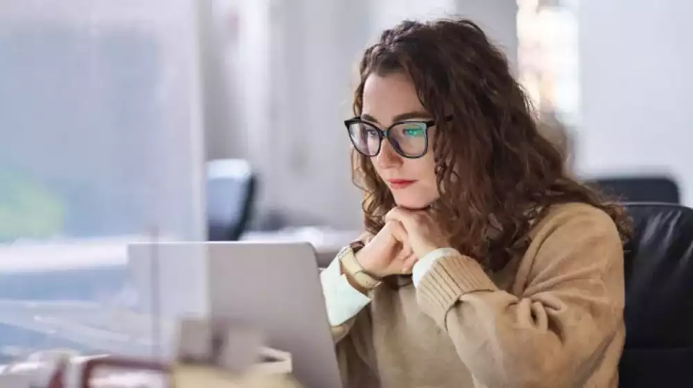 Mujer en capacitación