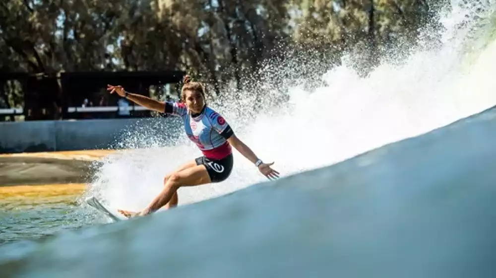 Brisa Hennessy, Atleta BAC